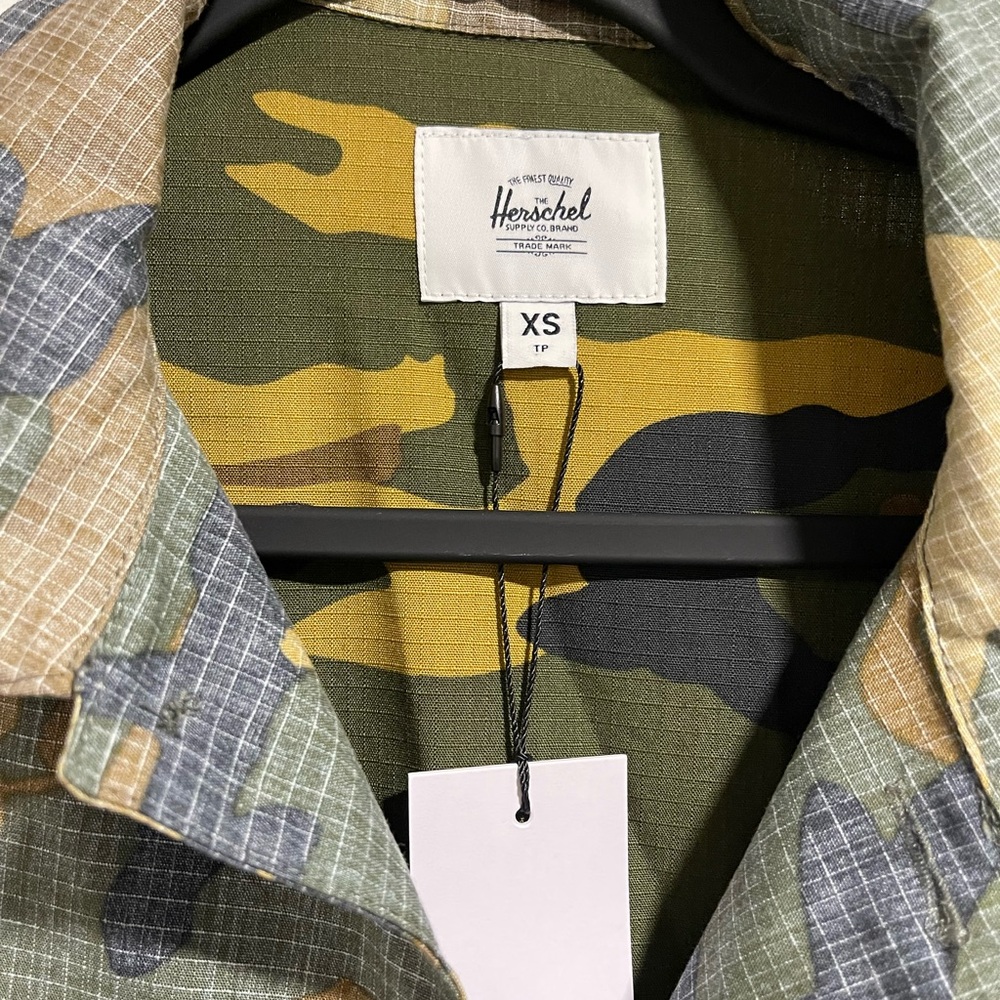 Herschel Camp Shirt Size XS - Picture 7 of 7